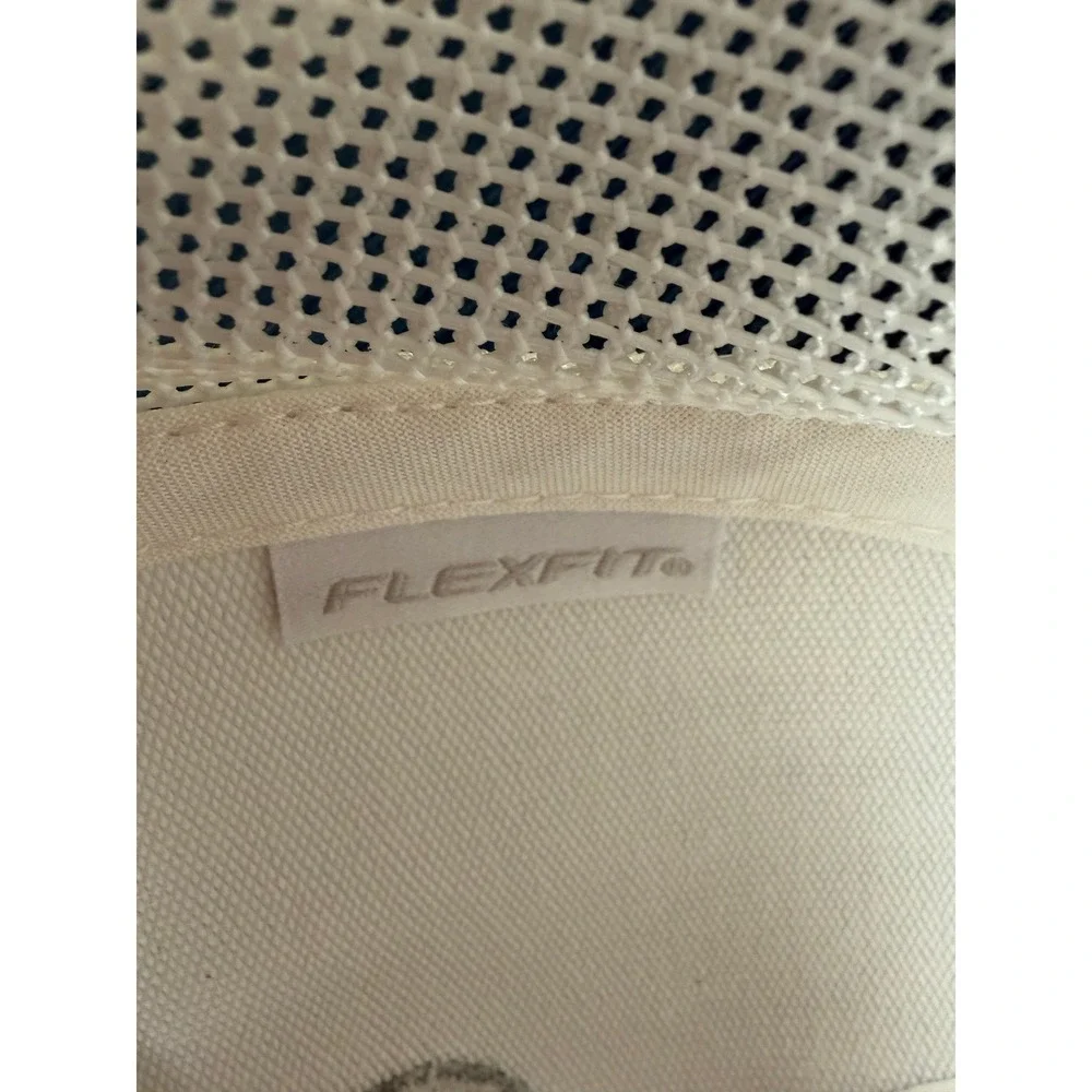 Travis Mathew Trucker Hat L-XL White Gray Summer Floral Logo Flexfit Golf Cap